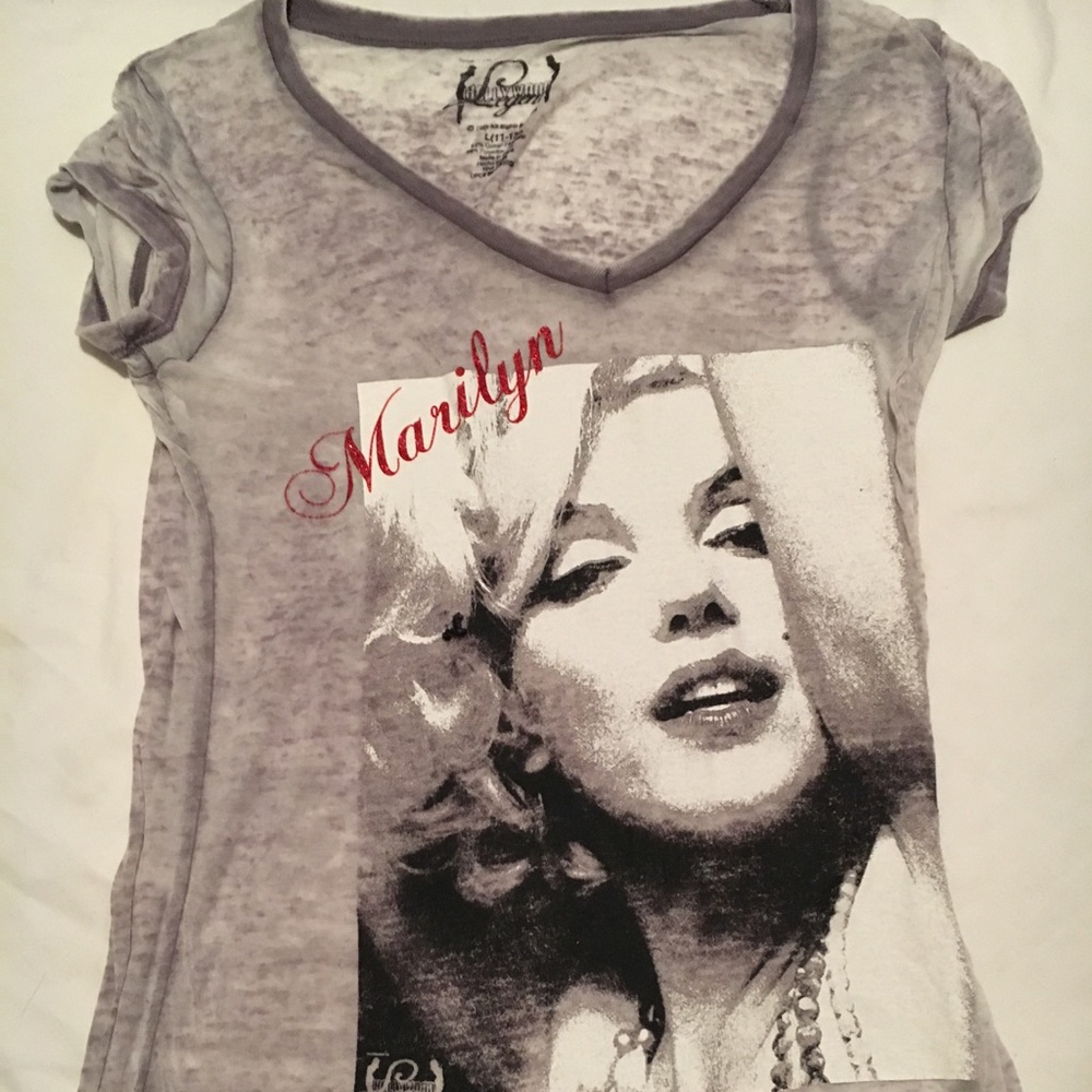 NEW MARILY MONROE V NECK LARGE